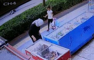 Diyarbakır’da anne şiddeti kamerada: Önce kafasına...