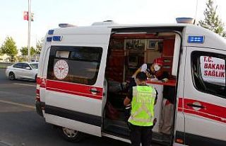Diyarbakır’da iki otomobil çarpıştı; kemerini...