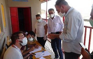 Diyarbakır’da kırsal mahallelerde aşı stantları...