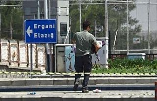 Diyarbakır’da refüje bırakılan bavul, polisi...