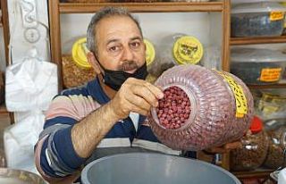 Doğal meyve aromaları ile 30 çeşit leblebi üretiyor
