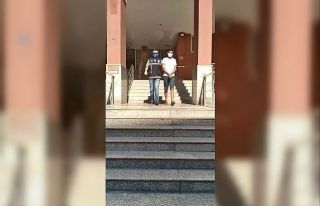 Düzensiz göçmenleri taşıyan aracın sürücüsü...