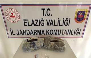 Elazığ’da el çantasında 2 kilo 150 gram esrar...