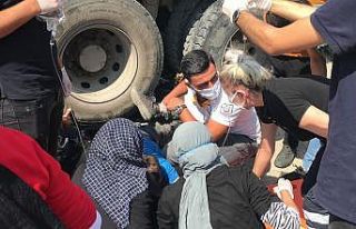 Elazığ’da motosiklet kamyonun altına girdi: 1...