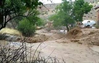 Elazığ’da sel nedeniyle heyelan meydana geldi,...