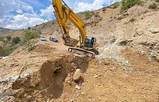 Elazığ’da sel ve heyelan nedeniyle bozulan köy...