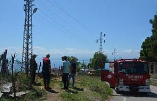 Elektrik direğinden çıkan kıvılcım yangına...