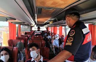 Emniyet kemerleri yolculara tek tek taktırıldı