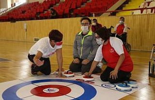 Engelli gençlerde floor curling sevinci