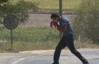 Engelli vatandaş Türk bayrağına böyle sahip çıktı