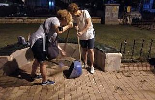 Erdek Kurbağalıdere plajında temizlik çalışması