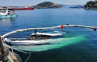 Erdek Limanında lüks yat yanarak battı