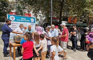 Erdek’te Müftülükten vatandaşa aşure ikramı