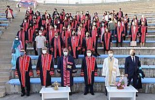 ERÜ Edebiyat Fakültesi’nde mezuniyet coşkusu...