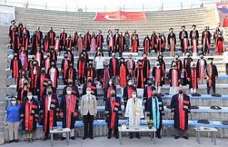 ERÜ Eğitim Fakültesi 16. Dönem Mezunlarını Verdi