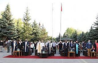 ERÜ İlahiyat Fakültesi 53. Dönem Mezunlarını...