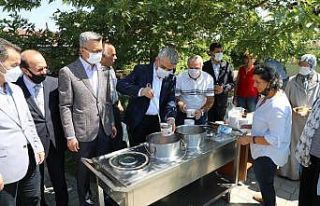 Erzincan’da cemevleri’nde aşure dağıtıldı