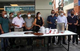 Erzincan’da CHP’den aşure dağıtımı