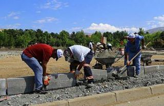 Erzincan’da kaldırım, asfalt çalışmaları hız...