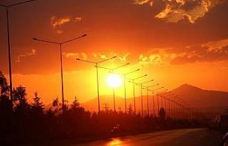 Erzurum’da güneşin masallara konu olan hali görenleri...