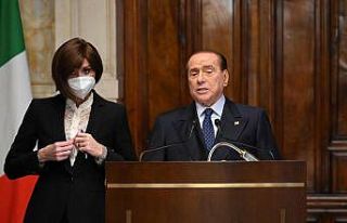 Eski İtalya Başbakanı Berlusconi hastaneye kaldırıldı