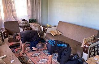 Evde yılan paniği itfaiyeyi harekete geçirdi