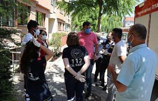 Evinden kötü kokular gelen yaşlı kadın tüm çabalara...