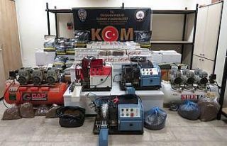 Evini kaçak sigara imalathanesine çeviren şahıs...