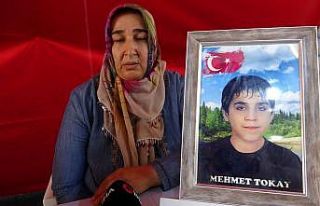 Evlat nöbetindeki anne HDP’ye ateş püskürdü