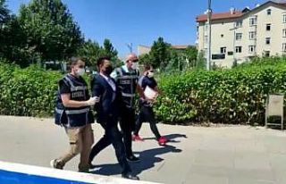 Evlenme vaadiyle kendisini kandırdığını ileri...
