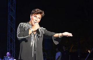 Fatih Ürek Ayvalık’ı salladı