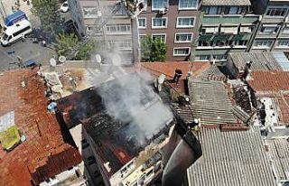 Fatih’te korkutan çatı yangını