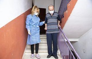 Felçli hasta, evde bakım hizmetiyle yeniden yürümeye...