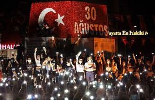 Fethiye 30 Ağustos’u kortej ve konserle kutladı