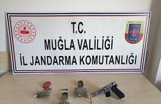 Fethiye’de uyuşturucu tacirlerini jandarma geçit...