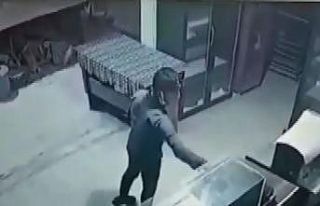 Fırındaki yardım kumbarasını çaldı