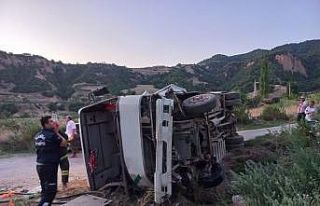 Freni boşalan işçi servisi şarampole yuvarlandı:...