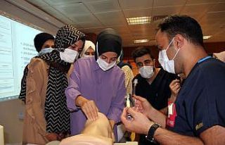 FÜ Hastanesinde göreve yeni başlayan sağlık çalışanlarına...