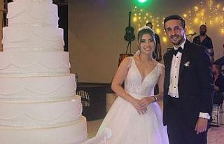 Futbol camiasını buluşturan düğün