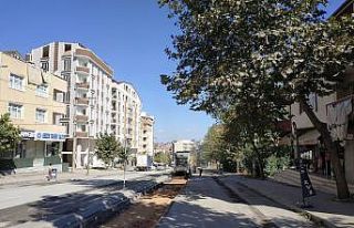 Gebze’deki önemli caddede üstyapı çalışması...