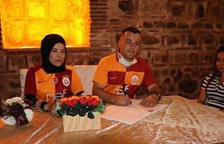Genç çiftin Galatasaray aşkı nikahlarında bile...