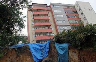 Giresun’da 7 katlı bir bina çökme tehlikesine...