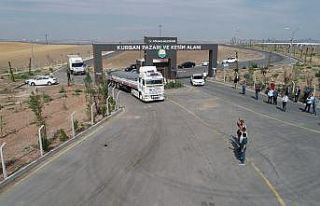 Gölbaşı Belediyesi yardım tırları yola çıktı