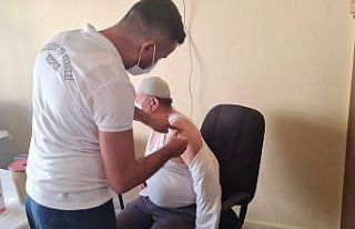 Gömbe’de kurulan mobil aşı merkezinde 715 kişi...