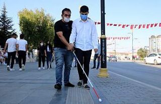 Görene de görmeye de de beyaz baston kursu