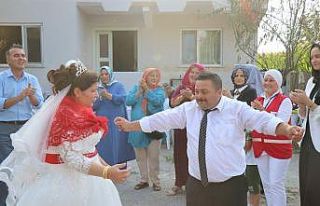 Görme engelli çiftin aşkı engel tanımadı