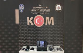 Gümrük kaçağı telefonlara IMEI klonlayan şahıslar...