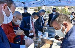 Gümüşhane’de vatandaşlara aşure ikram edildi