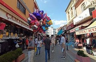 Günde 10 kilometre yürüyerek 6 bin lira kazanıyor