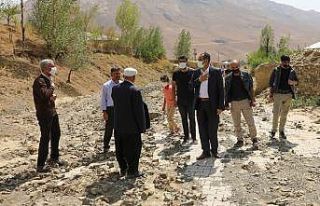 Gürpınar Belediyesi sel bölgesindeki yaraları...